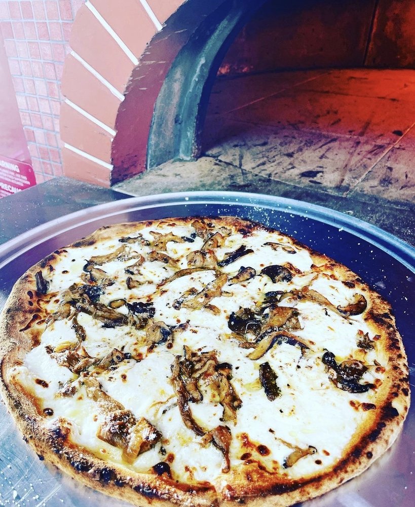 Eat’s A Pizza Truck