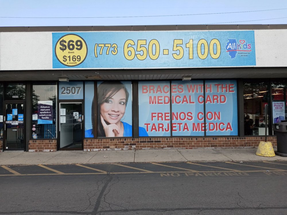 image of business Metro Smiles - Pilsen Dental Group