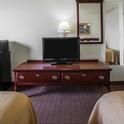Quality Inn 16 Photos Hotels 100a East Seright St Harrisburg Photo Of Quality Inn Harrisburg Il United States