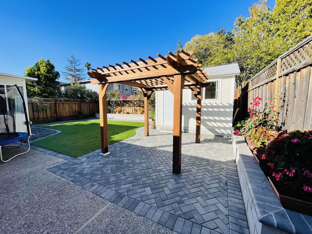 Izote landscaping