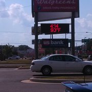cvs pharmacy drugstores 225 n poplar st centralia il phone