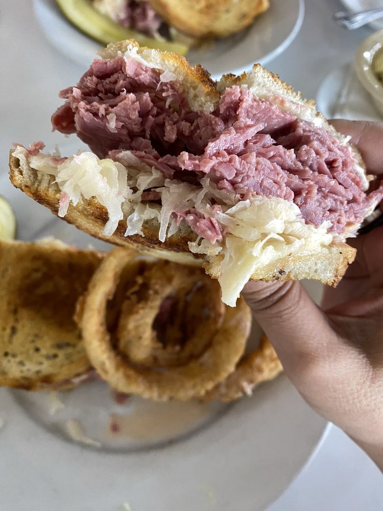 Victor's Deli & Restaurant