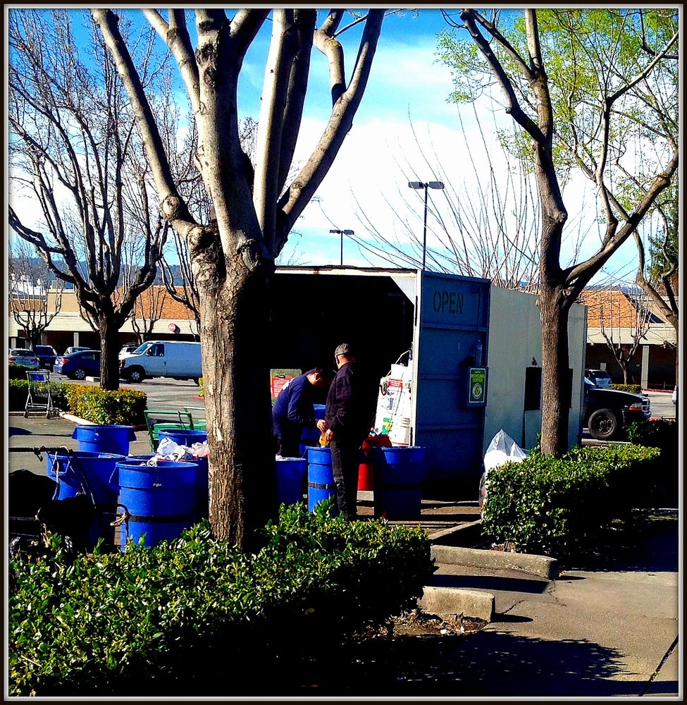 Recycling Center Woodside Plaza Recycling Center 200