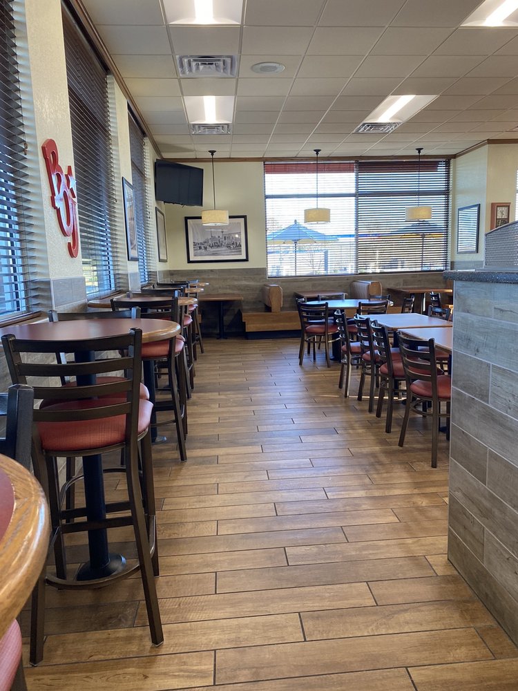 Bojangles Famous Chicken & Biscuits