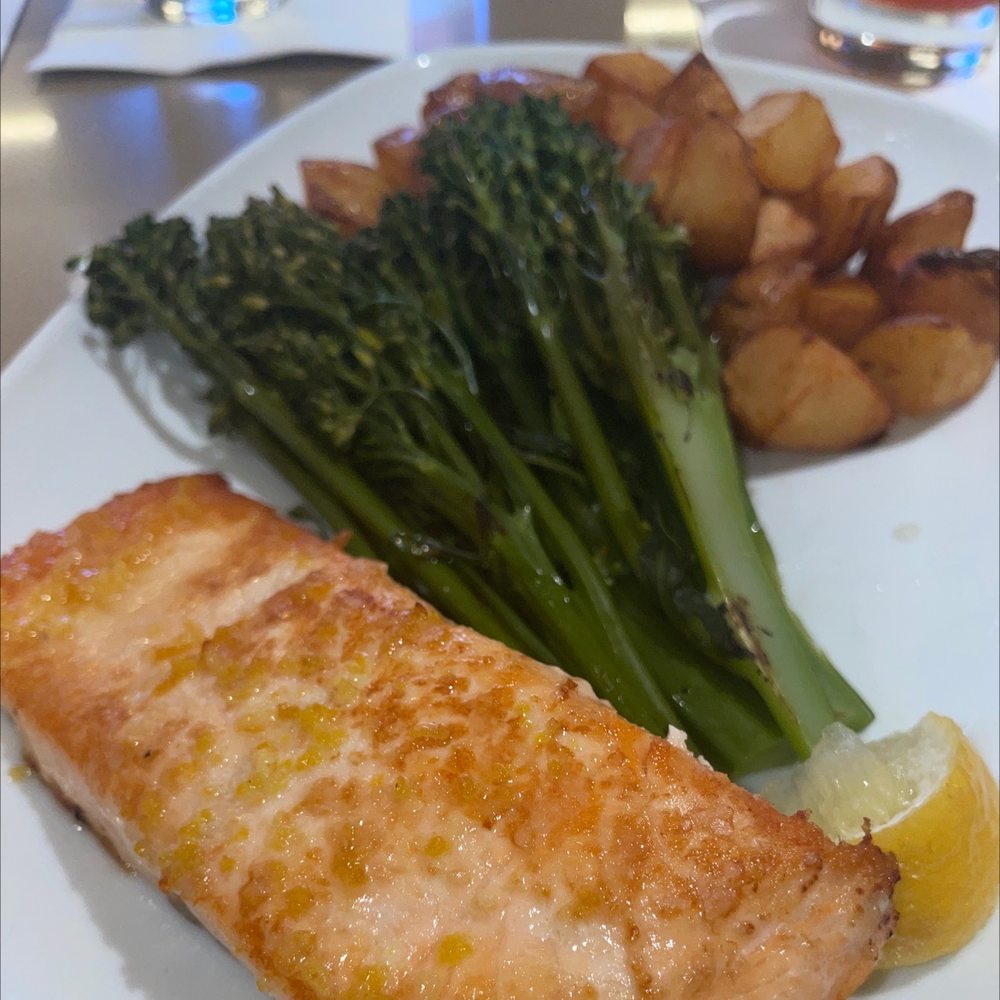 82fifty Restaurant and Bar