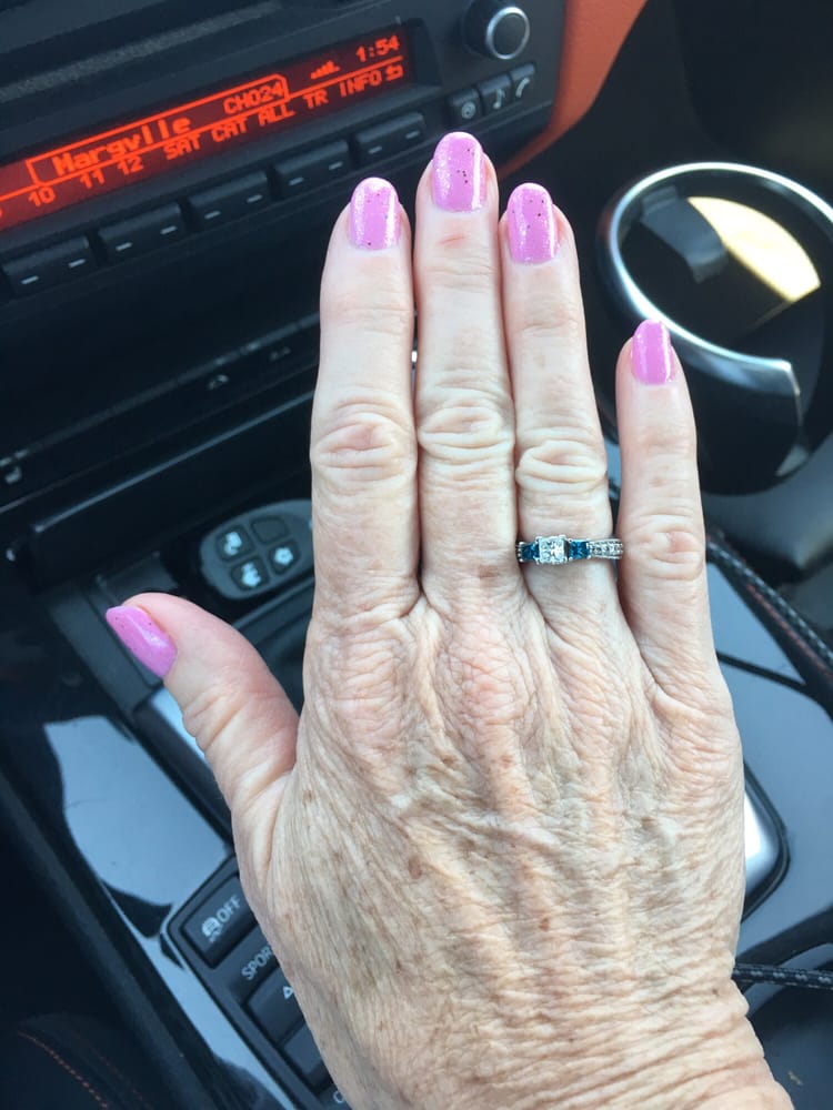 Le’s Nails - 16 Photos & 20 Reviews - Nail Salons - 1358 S 5th St, St