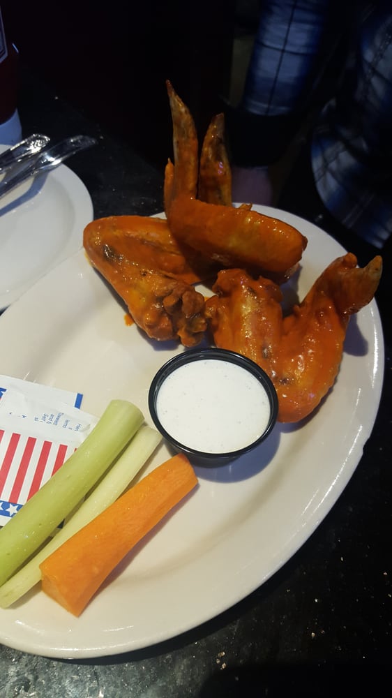 The Hub Sports Bar and Grill 24 Photos & 73 Reviews Sports Bars Addison Addison, TX