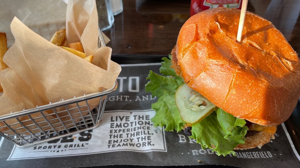 Shoeless Joe's Sports Grill - Niagara