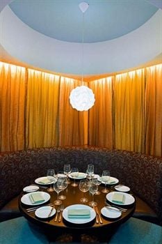 Restaurant THREE 01