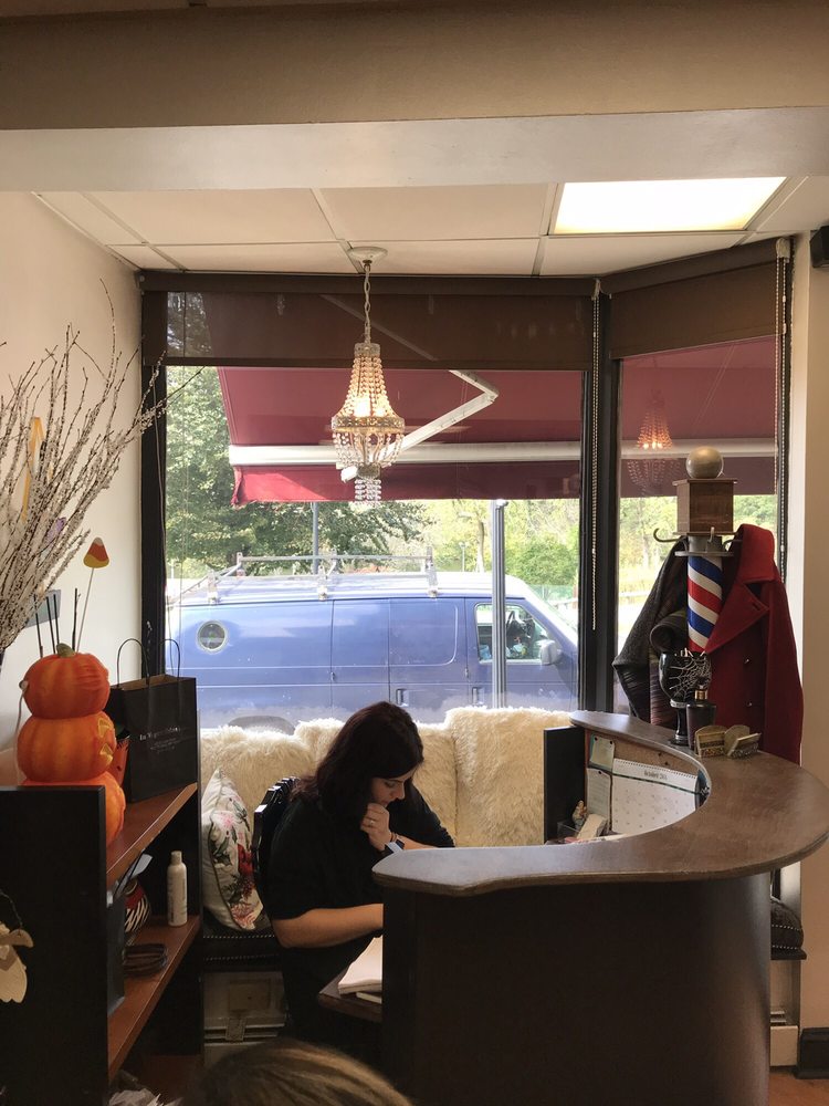 In Vouge Hair Salon
