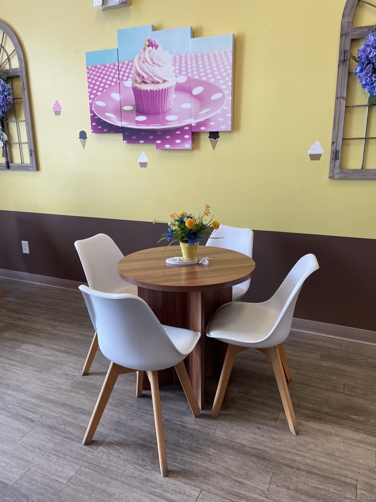 Smallcakes Cupcakery And Creamery