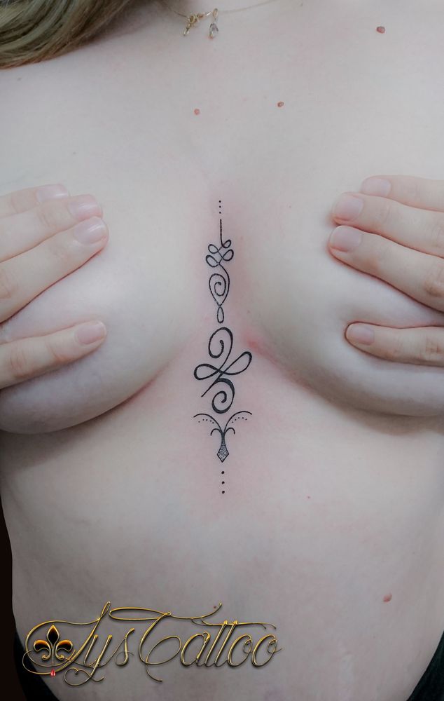 Tatouage Dos Femme Lotus Perles Et Unalome Lignes Et