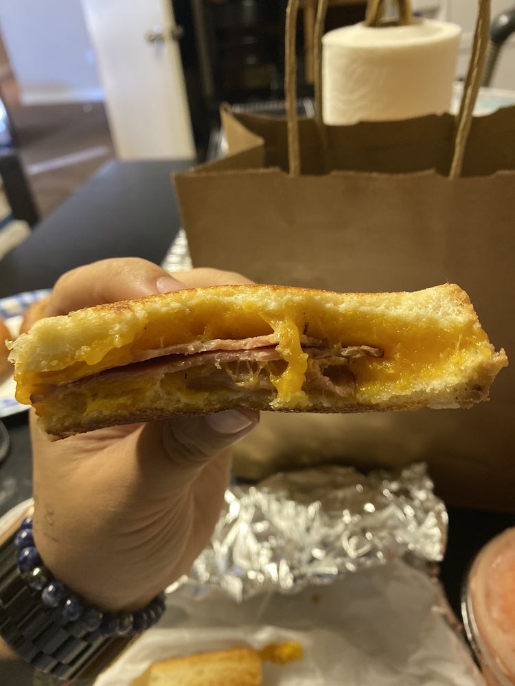 Sue's Fresh Juice Bar & Sandwich Shop