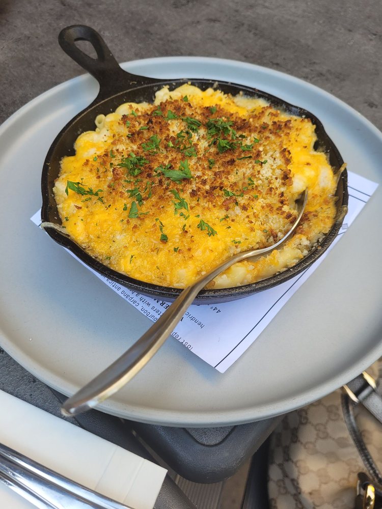 1515 Restaurant & Lounge