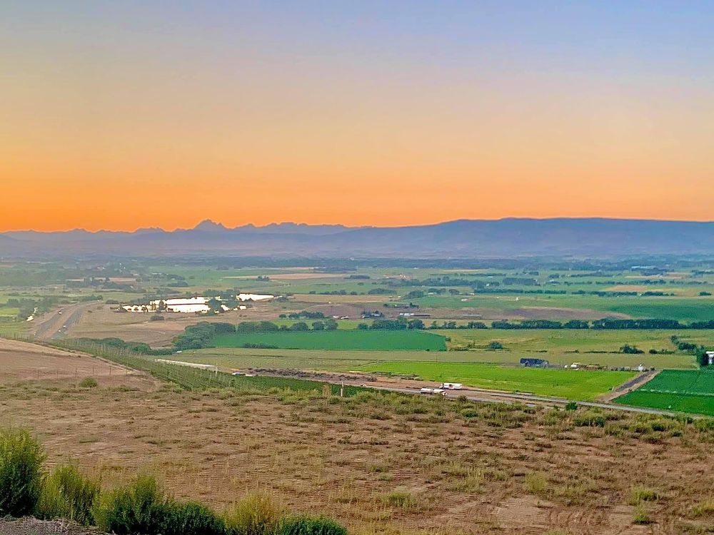 RE/Max Community One Realty