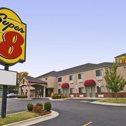 Super 8 By Wyndham Claremore Ok Hotels 1100 East Will Roger Blvd Photo Of Super 8 By Wyndham Claremore Ok United States