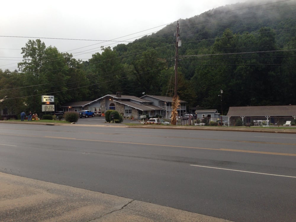 Meadowlark Motel Hotels 2878 Soco Rd, Maggie Valley, NC Phone