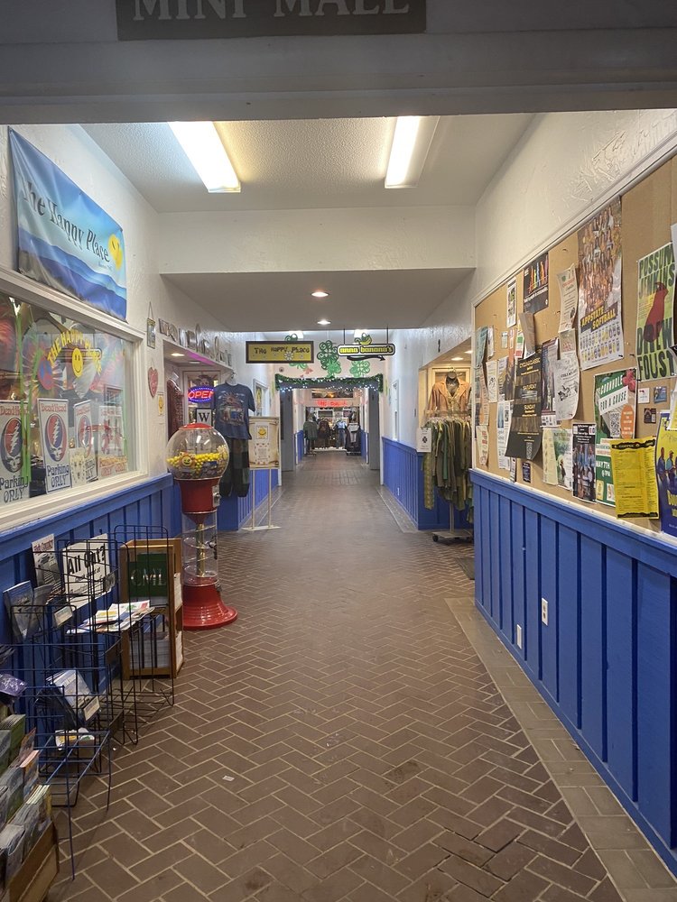 Anna Bananas Fine Consignment