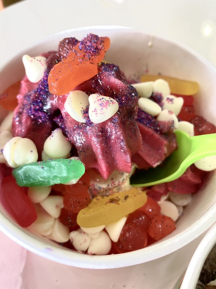 sweetFrog Premium Frozen Yogurt
