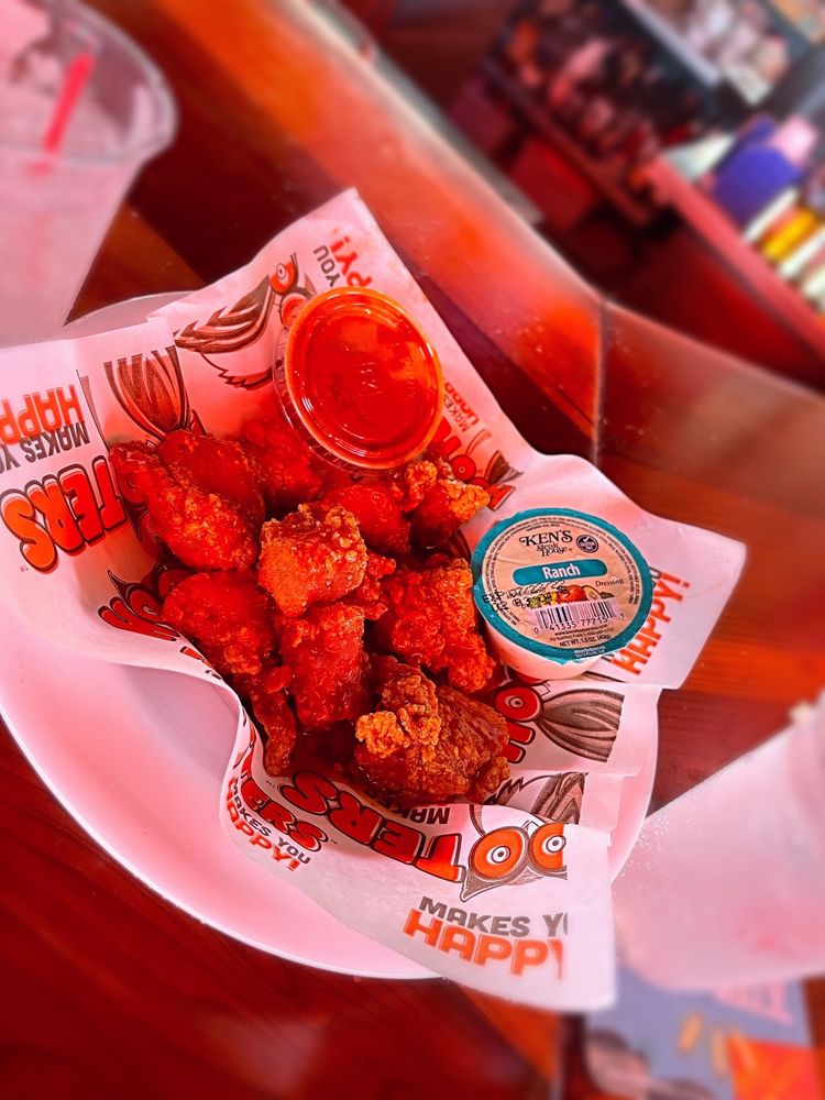Hooters