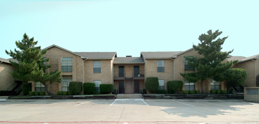 Country Club Apartments
