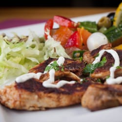Jerusalem Restaurant fotoğrafı - Dublin, İrlanda. dajaj musahab . de-boned chicken served with salads