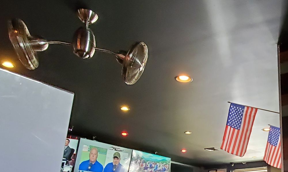Pints & Pies Neighborhood Pub