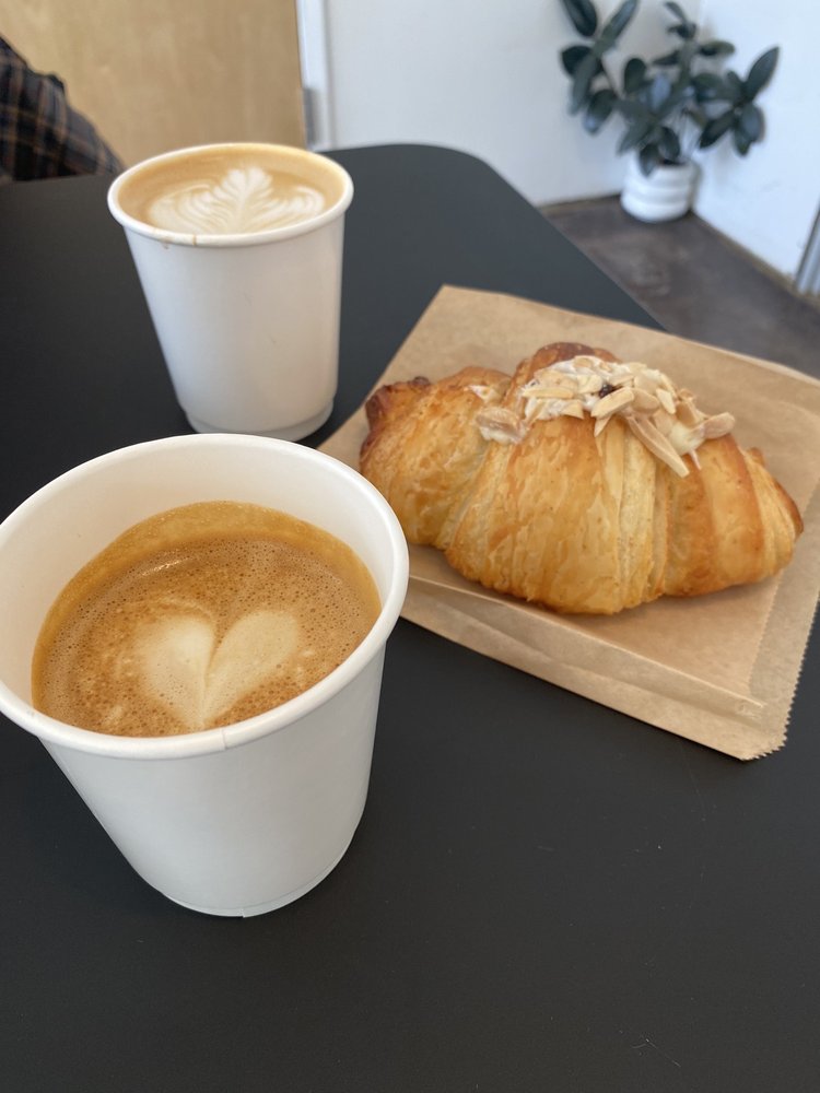 Pollen Coffee & Flowers