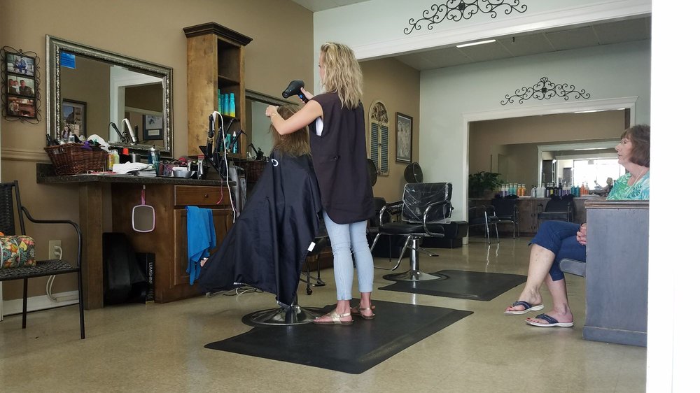 Split Ends Hair Salons 3412 Pemberton Square Blvd, Vicksburg, MS