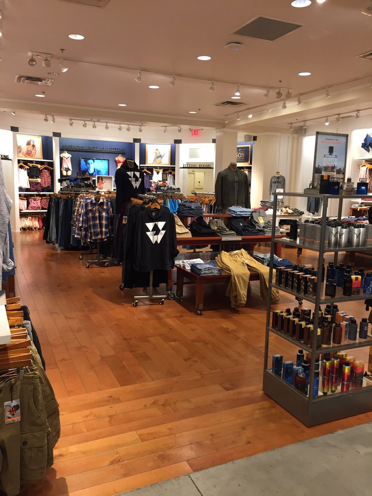 American Eagle Outfitters - 10 Reviews - Outlet Stores - 24201 Valencia ...