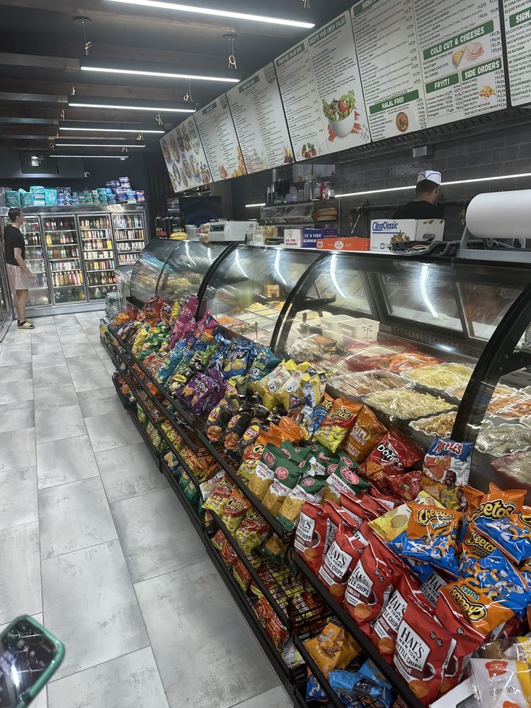 Ave U Deli Grill and Juice Bar, New York Roadtrippers