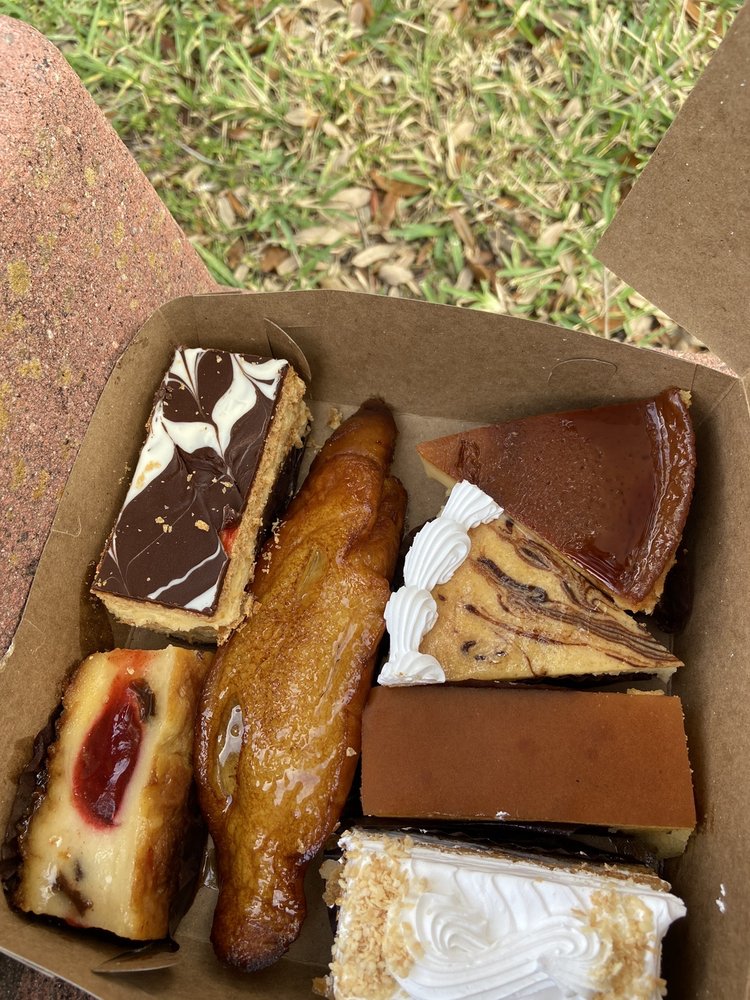Los Tres Conejitos Bakery