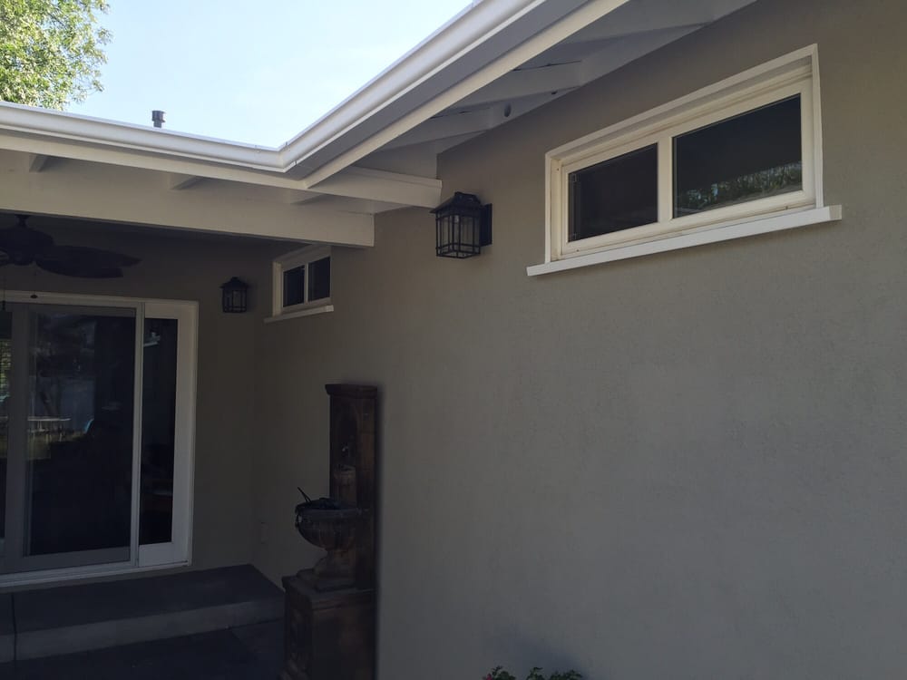 Trim Dunn Edwards Whisper White Walls Are Play On Photo Of Crystal Painting Corona Ca United States Trim Dunn Edwards