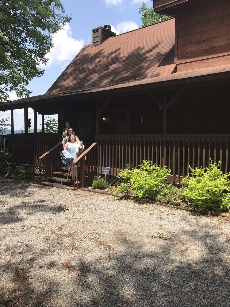 Auntie Belham's Cabin Rentals Photo