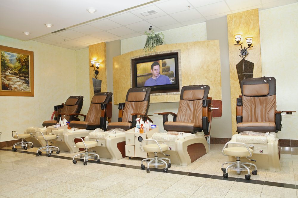 Deluxe Nails 21 Photos & 21 Reviews Nail Salons 477 Lancaster Ave