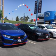 Honda World Downey 151 Photos 439 Reviews Car Dealers 10645 Checking Out A Photo Of Honda World Downey Ca United States