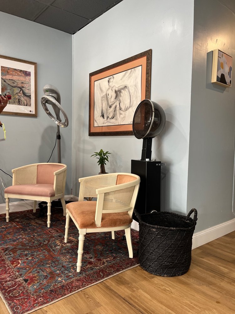 Saturn Salon & Style Lounge