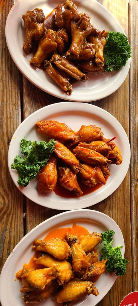 Mugs Sports Bar & Grill Image