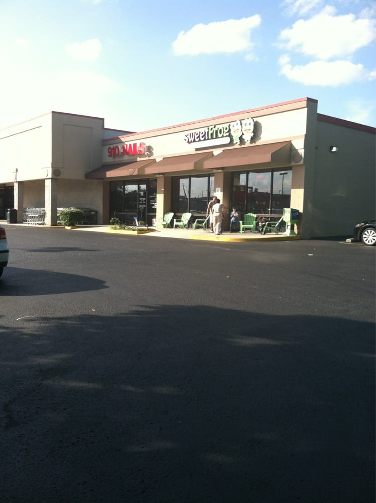 sweetFrog Premium Frozen Yogurt