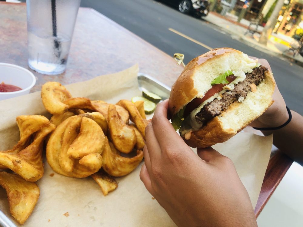 Rookies Sports Bar & Grill