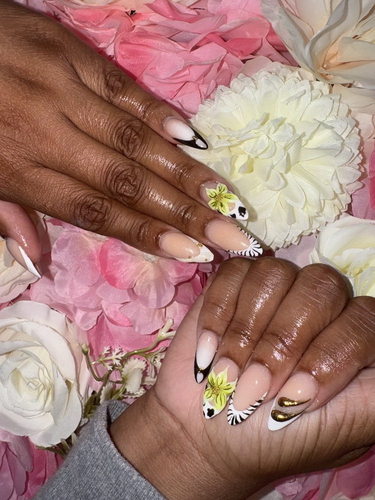Luxe Nail Bar Image