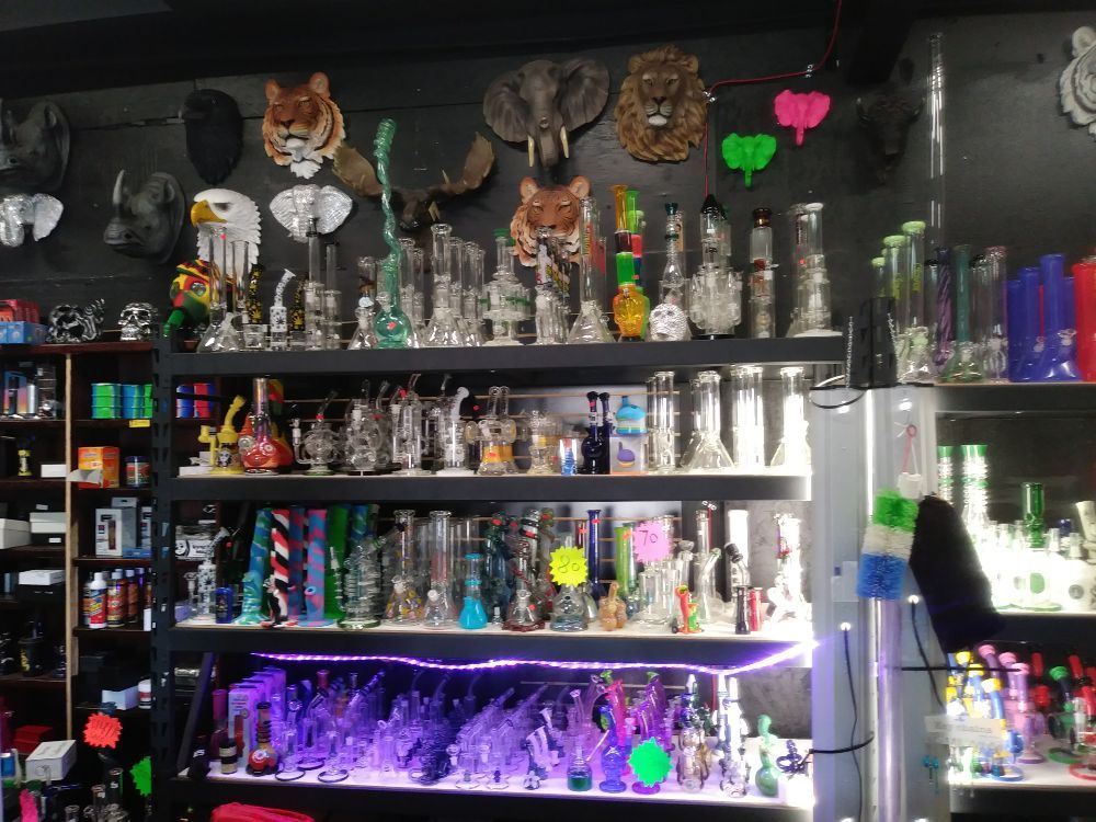 Smokers Paradise 18 Photos Tobacco Shops 2005 Hilltop Dr, Redding