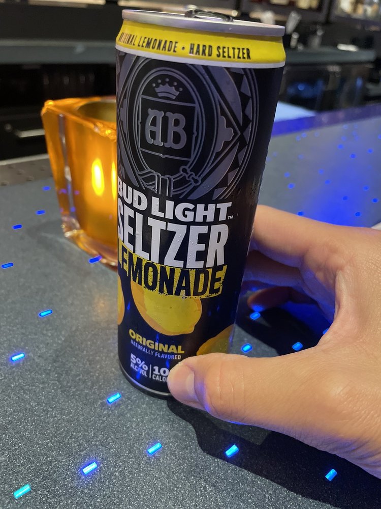 W XYZ Bar Image