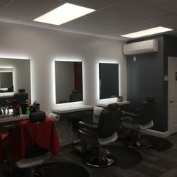 Hugo S Barber Shop 11 Photos Men S Hair Salons 427 Kings