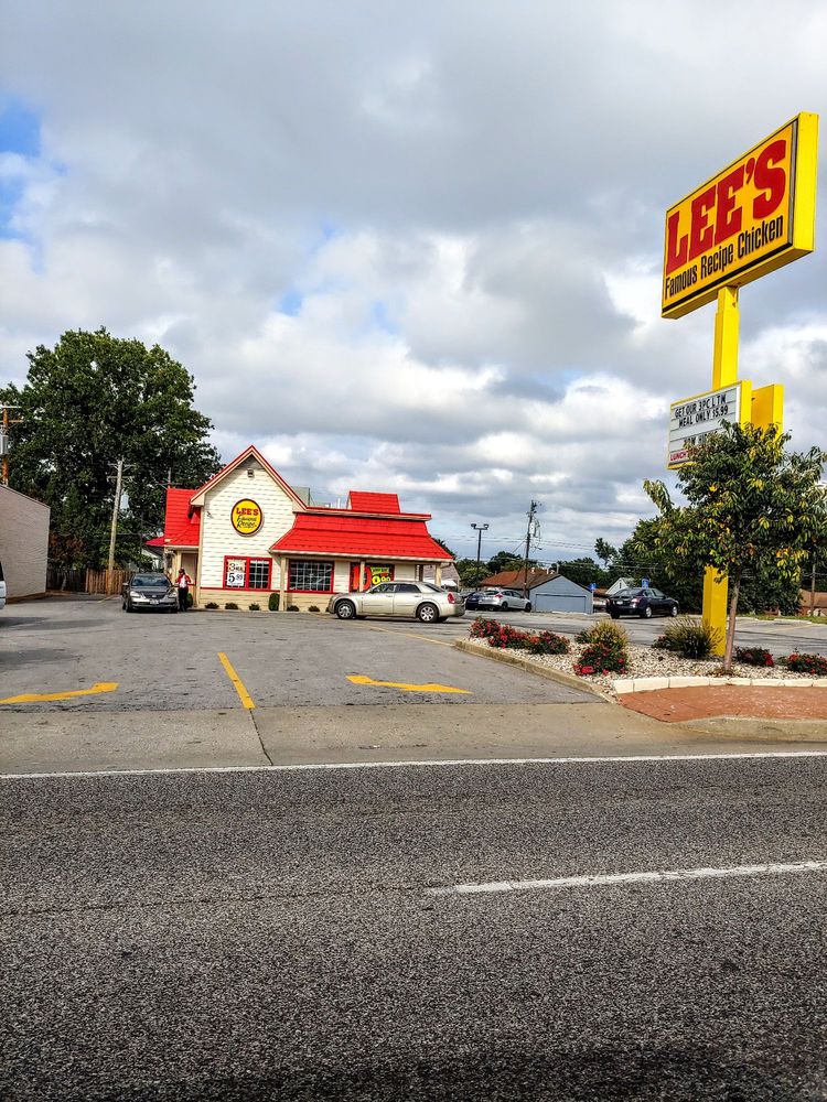 Lee's Famous Recipe Chicken