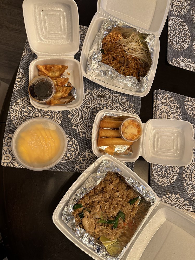 Manola's Thai Cuisine