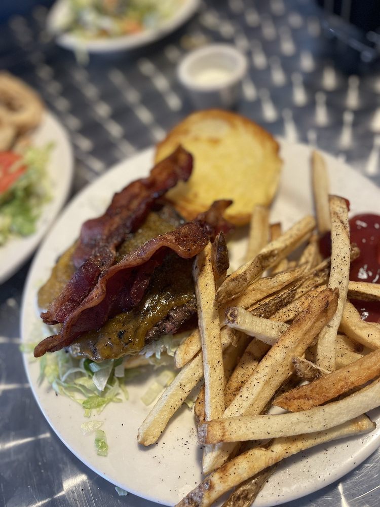 Chuck’s Bar and Grill