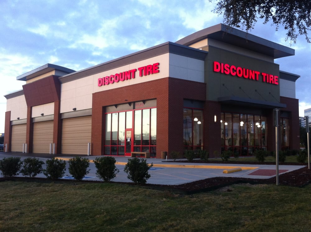 Discount Tire Co. (Arapaho and Montfort) in North Dallas/Addison area