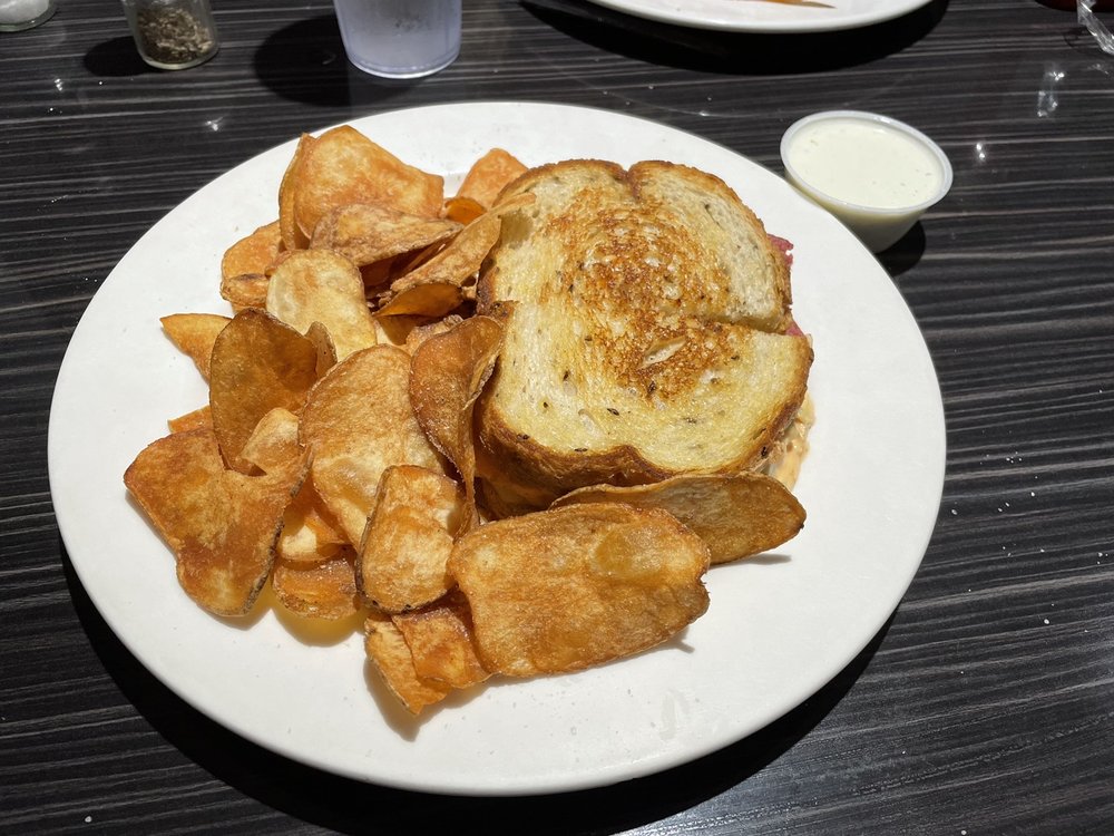 DJ's Restaurant & SkyLounge