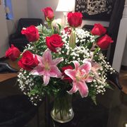 Schneider S Florist 25 Photos Florists 633 N Limestone St Photo Of Schneider S Florist Springfield Oh United States Premium Dozen With Red